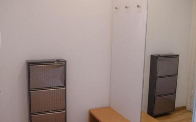 City Inn Riga Apartment, Town Hall view with parking