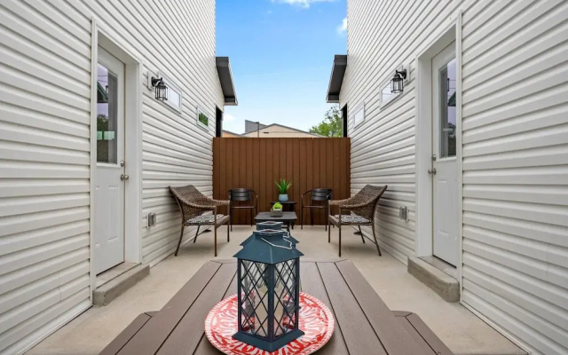 Adam's Downtown Retreat w/ Rooftop Access