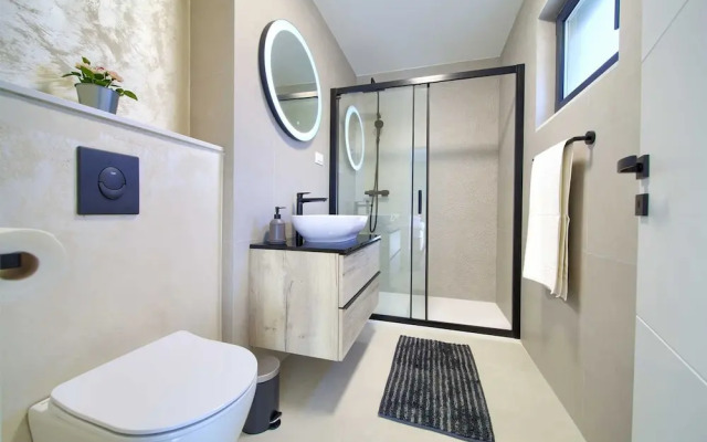 Villa Astrum With Heated Pool Jacuzzi and Sauna