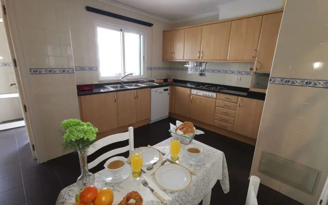 Seaside Escape - 3 Bedroom Apartment Sleeps 6