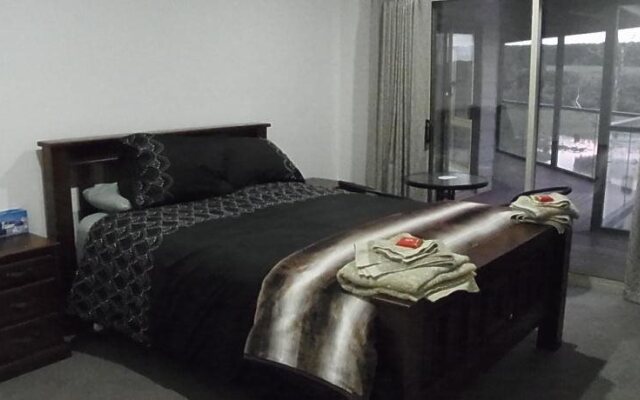 Curdievale Riverfront Lodge