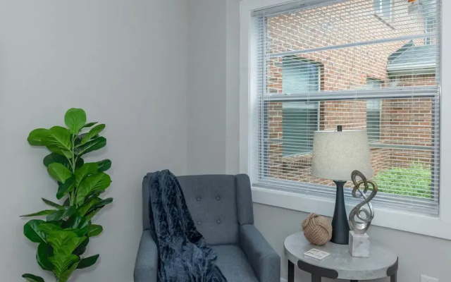 Buckhead 2BR Free Parking Wi-fi