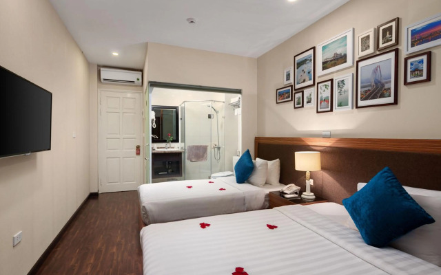Golden Moon Suite Hotel