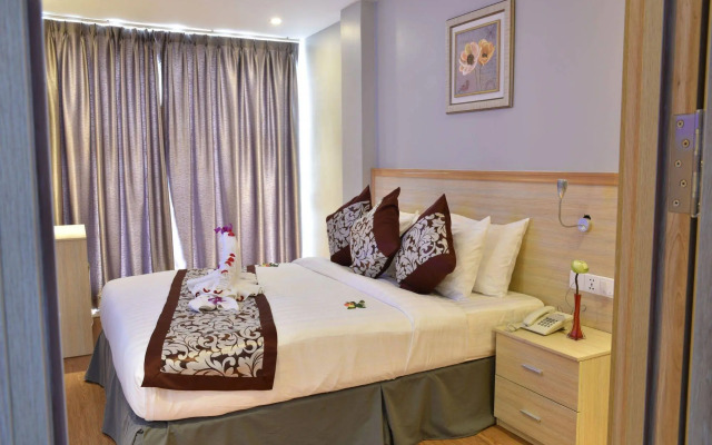 Paragon Central Hotel & Sky Bar