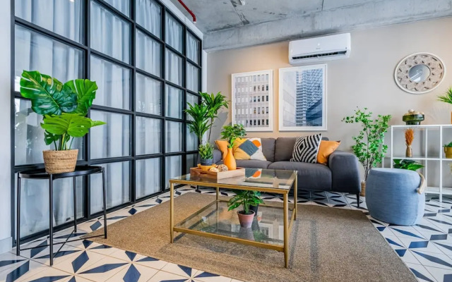 w Stylish 2BR in Plaza Herrera