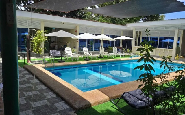 Mangotree Apartel & Resor