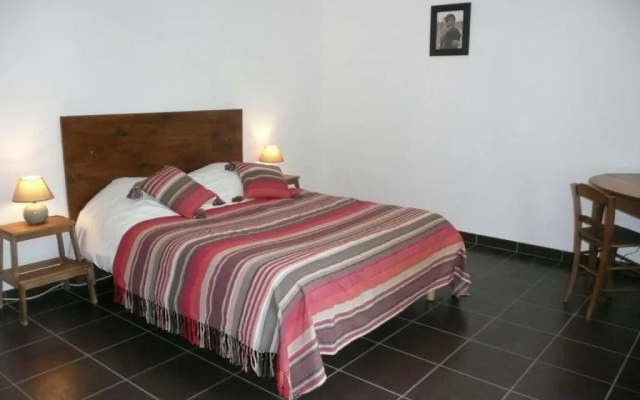 Gîte Saint-Just-la-Pendue, 4 pièces, 6 personnes - FR-1-496-52