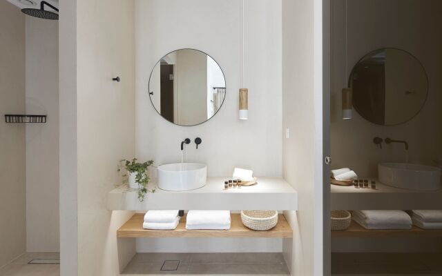 Arco Solium Suites Milos