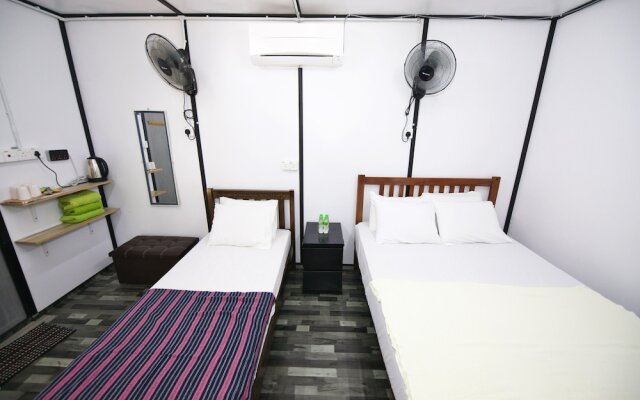 OYO 90960 Rajawali D'cabin Chalet Room