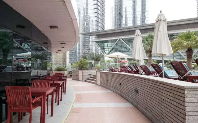 Fashionable 1BR in the Trendy Jlt! Sleeps 4!