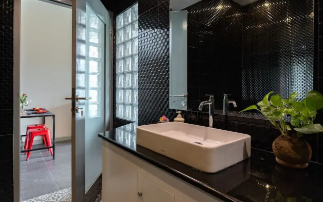 Hillside Lovina Studio