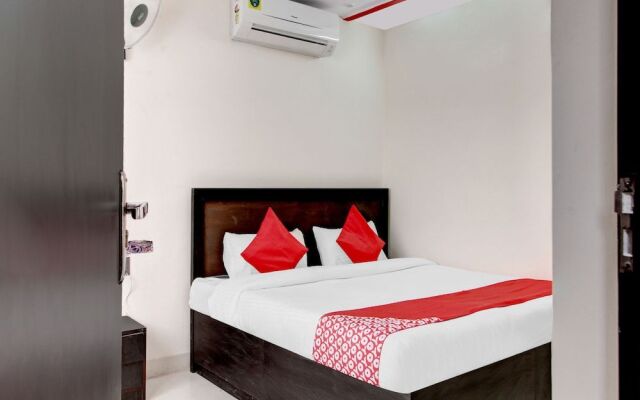 OYO 44366 Webmienz Hotel