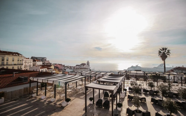 JOIVY Elegant 2BR Apt nearby tram 28E stop - Portas Sol