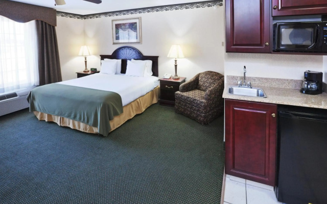 Holiday Inn Express Hotel & Suites Gainesville by IHG