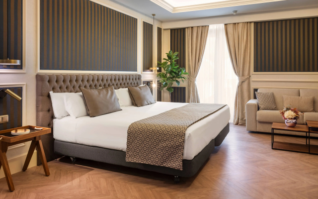 Catalonia Las Cortes Hotel