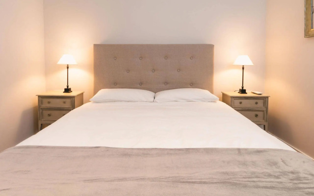 PYR Select Plaza Santa Ana