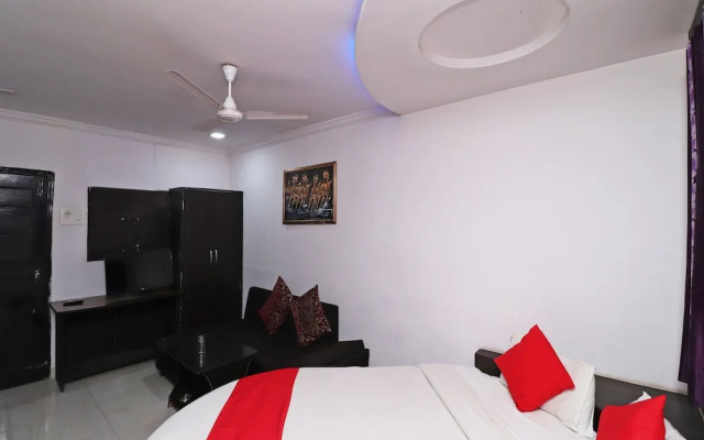 OYO 43850 Hotel Mn Galaxy