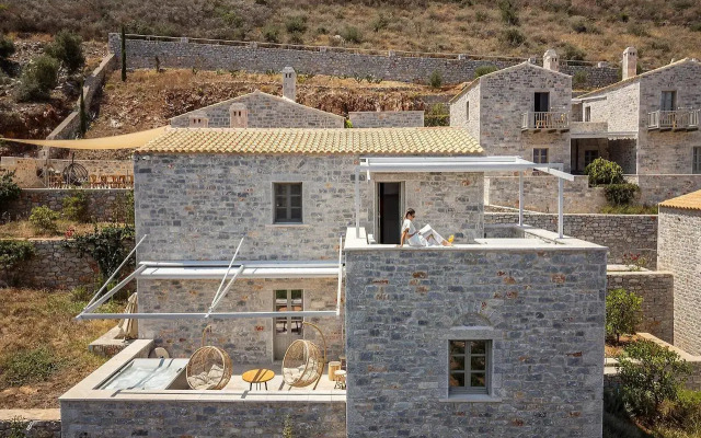 Trapela Limeni Luxury Suites