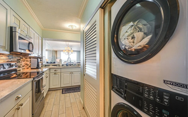Oceanfront Marco Island Escape w/ Beach Access!