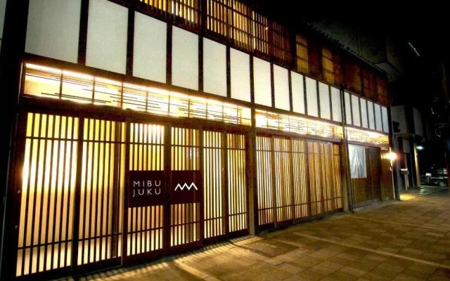 Mibu-Juku Muslim Friendly Easy access to Kyoto STA