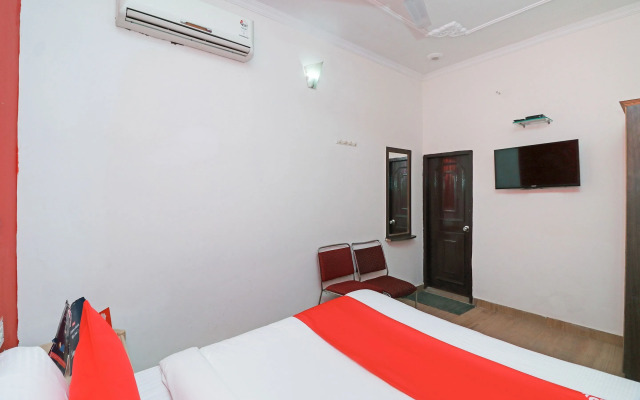 OYO 24700 Hotel Mahalaxmi Palace