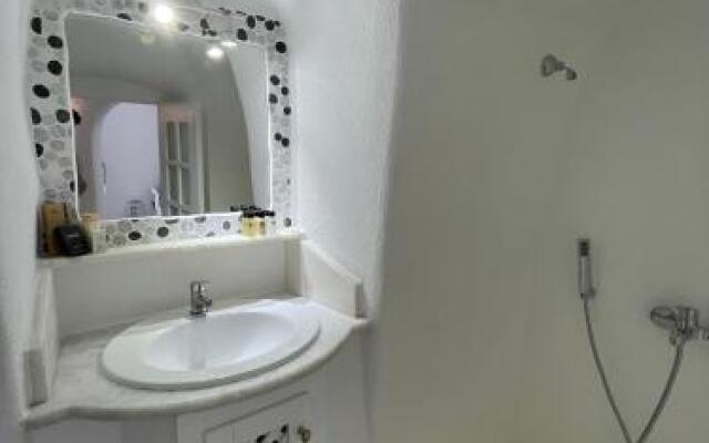 Oia Collection
