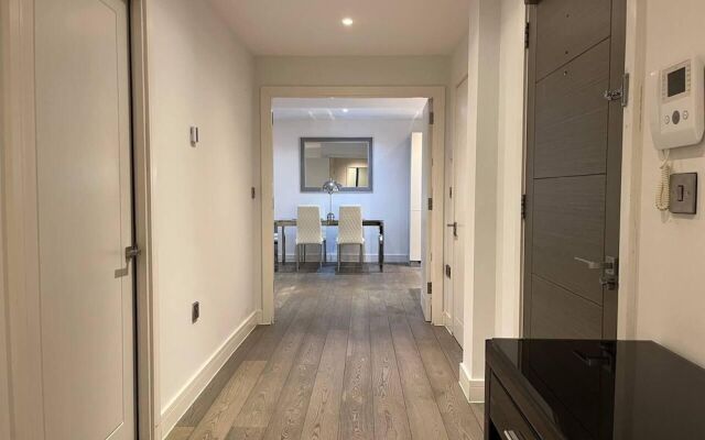 Luxury 2 Bed 2 Bath Apartment Central Location
