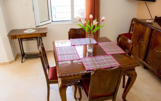 Semeli House