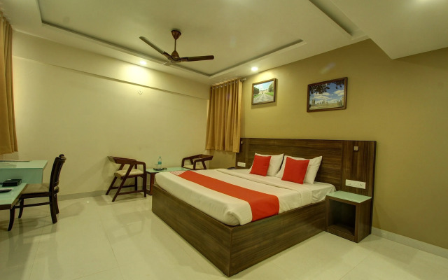 OYO 26698 Hotel Shringar Palace