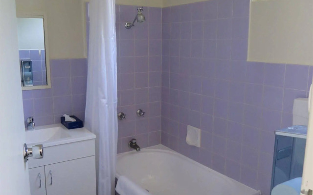 Shifting Sands Motel