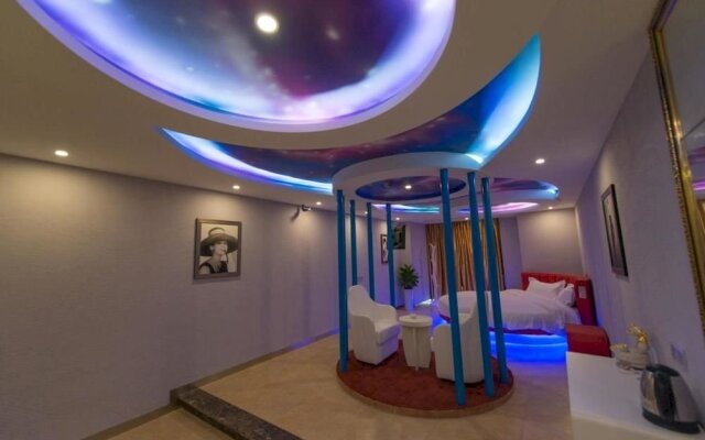 Leaf and Love Theme Hotel