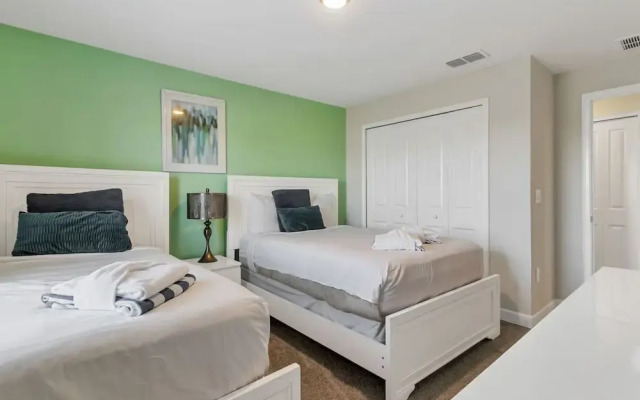 Amazing 4bdr w Pool Near Disney - 4914