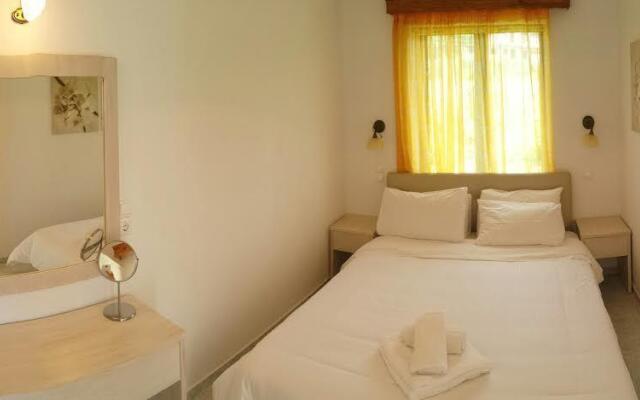 Peroulia Beach Houses