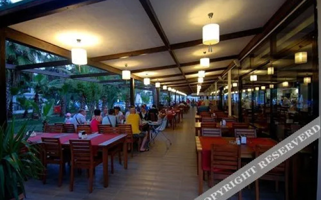 Maya World Golf Side