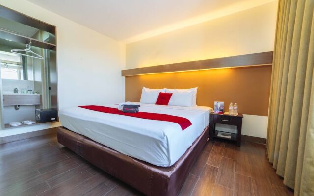 RedDoorz Premium @ The Ritz Garden Oases