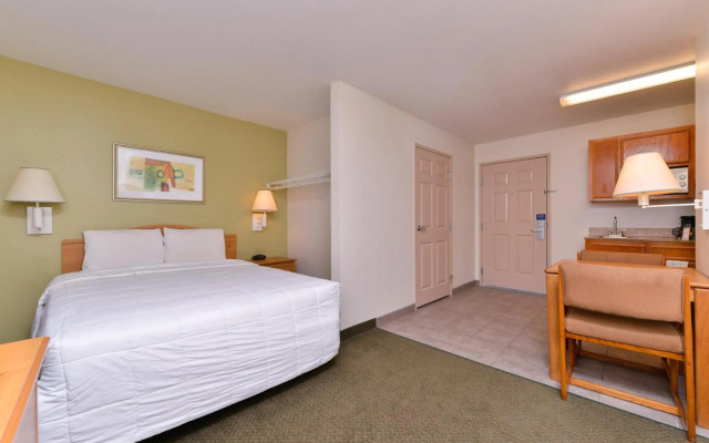 Americas Best Value Inn & Suites Winnie
