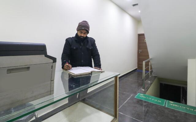 Oyo 69521 Hotel Shukla Inn