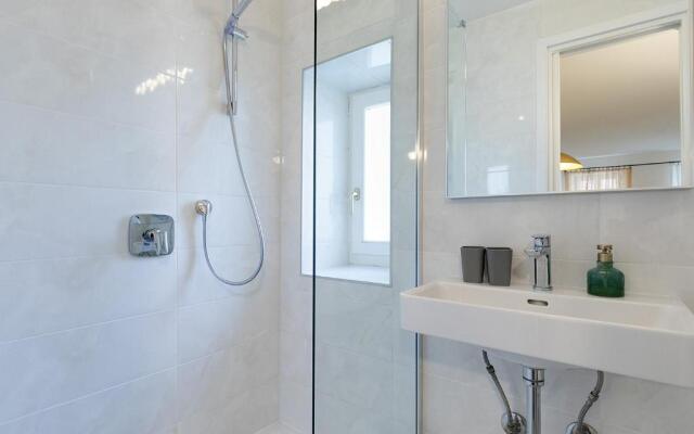 Stylish Studio Apartment by Irundo