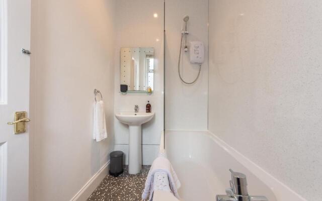 Glebe Street Apartment