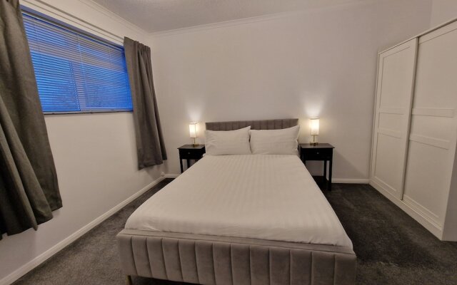 Modern And Spacious 3 Bedrooms Family House