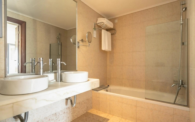 Porto Galini Seaside Resort & Spa