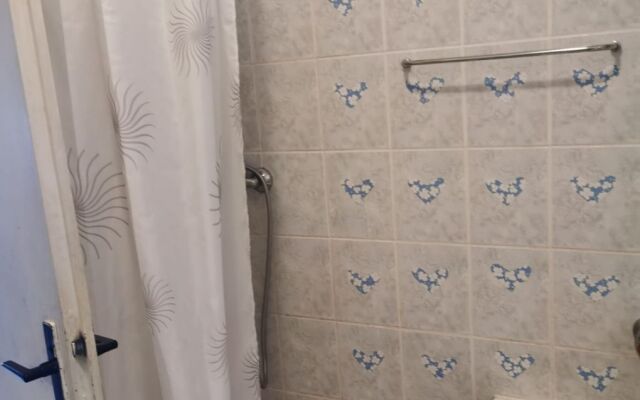 Apartment Renko - 100 m from the sea : A1 Omis, Riviera Omis