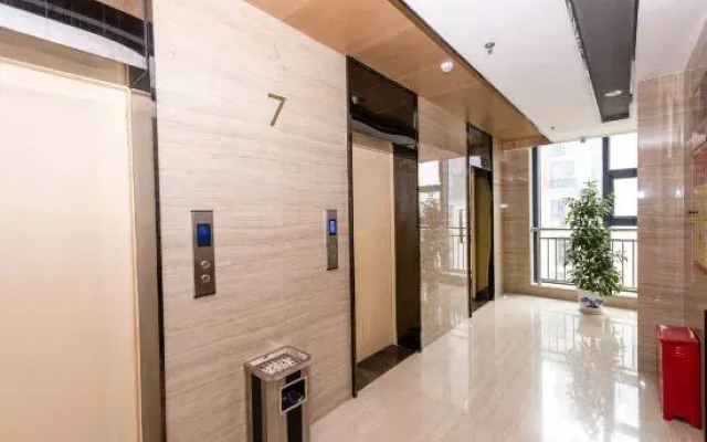Yilong Ruiyun Hotel (Yushu Fortune Times Square)