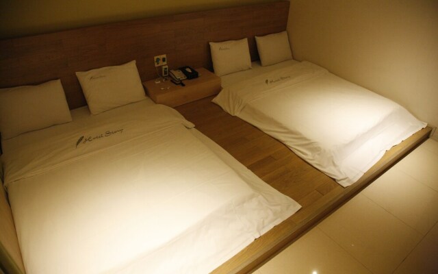 Hotel Story