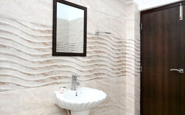OYO 31031 Ds Royal Guest House