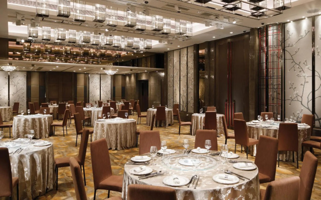 Royal Plaza Hotel