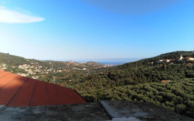 Lovely renovated apartment near Dolcedo