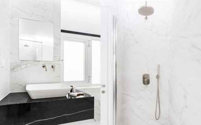 Stunning Renovation In Plaka For 4Guests