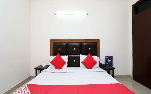 OYO 24958 Hotel Dayal