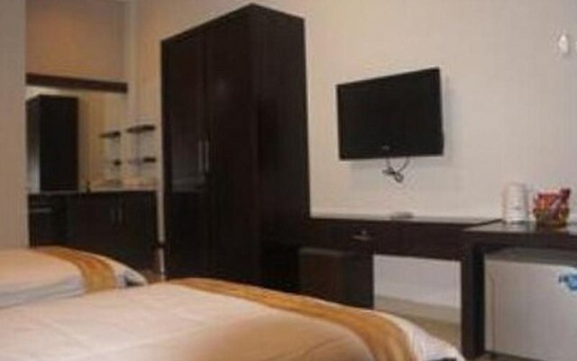 Platinum Hotel